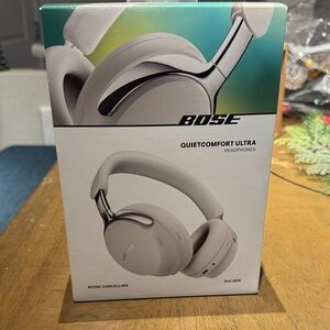 Bose QuietComfort Ultra Headphones in White